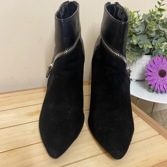 ✨ Black Booties ✨ - Picture 2 of 5